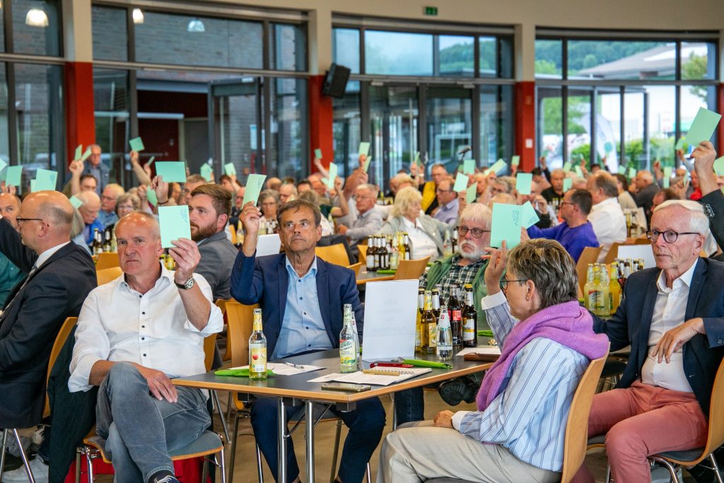 Die Versammlung folgte der Sitzung aufmerksam und stimmte u.a. der Dividende zu.
